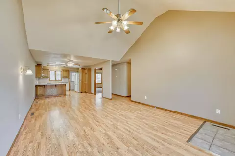 341 E Degraffenreid St, Springfield, MO 65810 photo 6