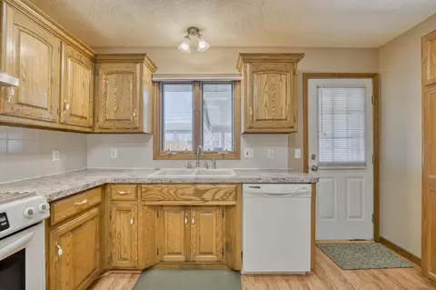 341 E Degraffenreid St, Springfield, MO 65810 photo 11