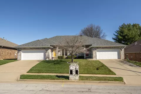 341 E Degraffenreid St, Springfield, MO 65810 photo 2