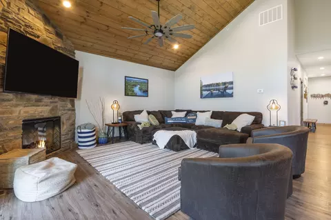 Living - 168 Jax Trl #49, Indian Point, MO 65616 photo 4 of 5