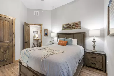 Bedroom - 168 Jax Trl #49, Indian Point, MO 65616 photo 4 of 10