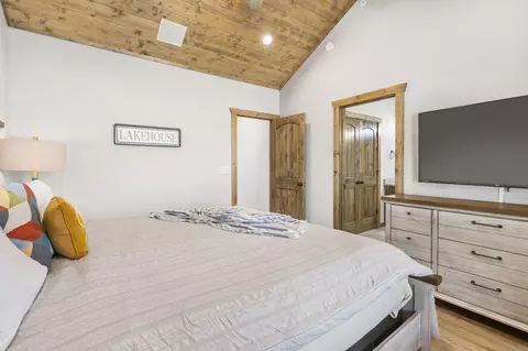 Bedroom - 168 Jax Trl #49, Indian Point, MO 65616 photo 2 of 10