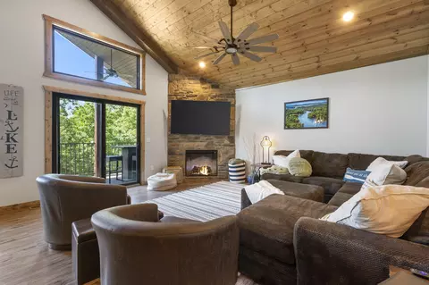 Living - 168 Jax Trl #49, Indian Point, MO 65616 photo 5 of 5