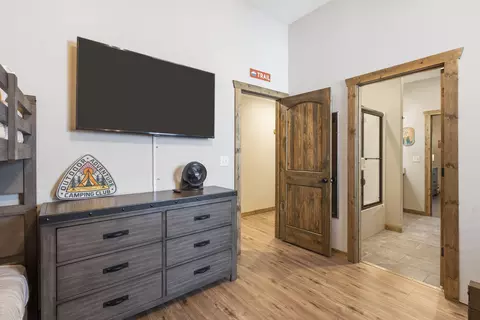 Bedroom - 168 Jax Trl #49, Indian Point, MO 65616 photo 10 of 10