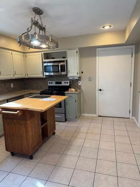 1545 E Carleton St, Springfield, MO 65804 photo 8
