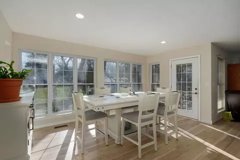 Dining - 104 Allen St, Marshfield, MO 65706 photo 2 of 2