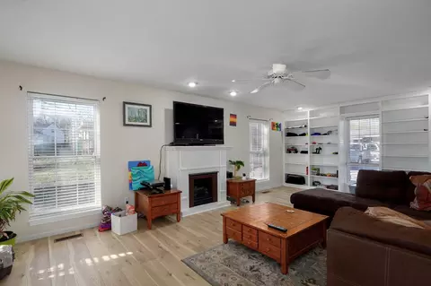 Living - 104 Allen St, Marshfield, MO 65706 photo 2 of 2