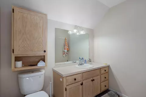 Bath - 104 Allen St, Marshfield, MO 65706 photo 4 of 5