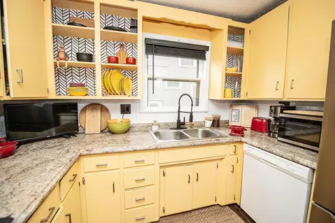 1322 N Benton Ave, Springfield, MO 65802 photo 16