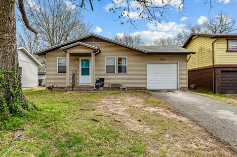 1626 N Yates Ave, Springfield, MO 65803