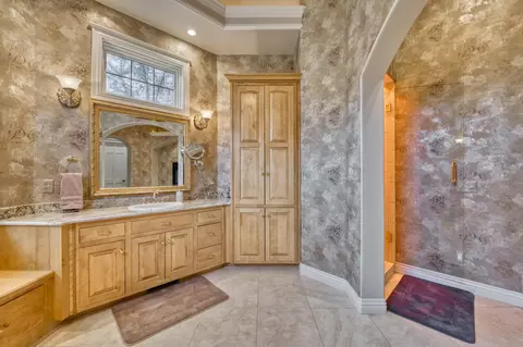 Bath - 4788 S Sydney Ave, Springfield, MO 65810 photo 6 of 17