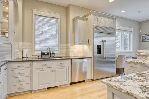Kitchen - 4788 S Sydney Ave, Springfield, MO 65810 photo 4 of 9