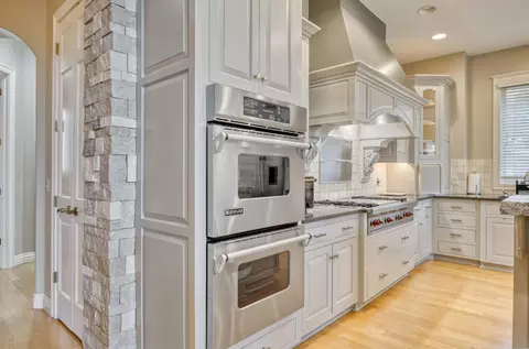Kitchen - 4788 S Sydney Ave, Springfield, MO 65810 photo 7 of 9