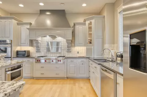 Kitchen - 4788 S Sydney Ave, Springfield, MO 65810 photo 3 of 9