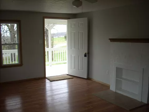 Living - 59 Landrace Loop, Tecumseh, MO 65760 photo 4 of 9