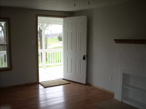 Living - 59 Landrace Loop, Tecumseh, MO 65760 photo 2 of 9