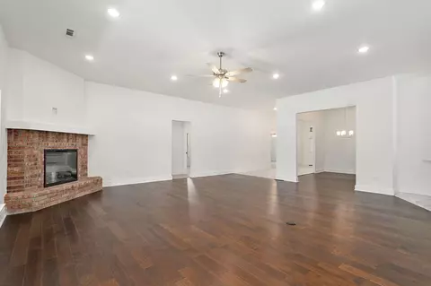 5213 S April Ct, Battlefield, MO 65619 photo 4