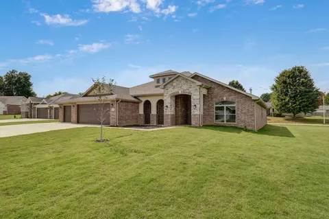 5213 S April Ct, Battlefield, MO 65619 photo 2