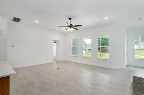 5207 S April Ct, Battlefield, MO 65619 photo 13
