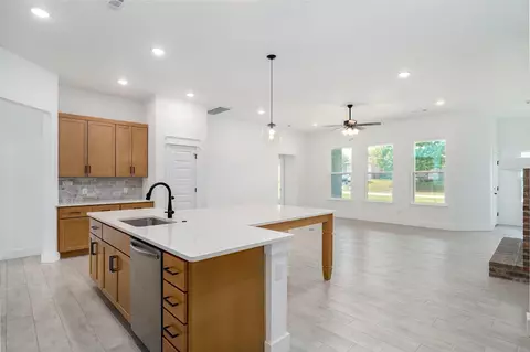 5207 S April Ct, Battlefield, MO 65619 photo 5