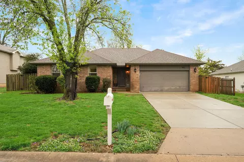 302 W Warren Ave, Ozark, MO 65721 photo 2