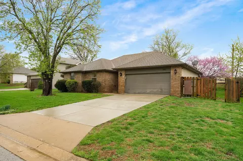302 W Warren Ave, Ozark, MO 65721 photo 4