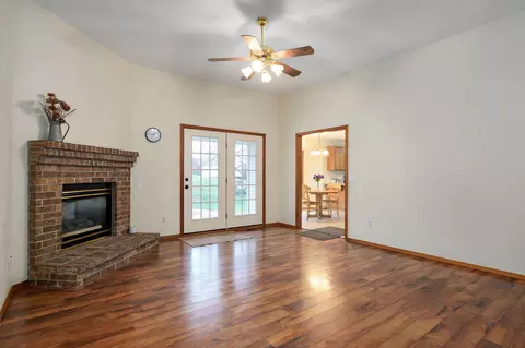 302 W Warren Ave, Ozark, MO 65721 photo 9