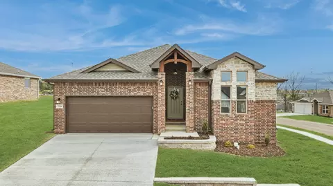 1208 W Pebblebrooke Dr, Ozark, MO 65721