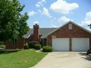 826 Terrace Dr, Aurora, MO 65605 photo 1