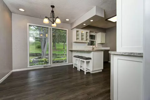 5307 S Woodcliffe Dr, Springfield, MO 65804 photo 4