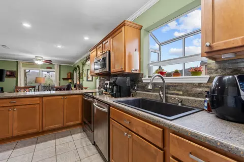 Kitchen - 10 Woodpecker Ln #4, Branson, MO 65616 photo 2 of 3