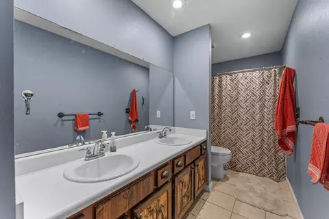 Bath - 10 Woodpecker Ln #4, Branson, MO 65616 photo 1 of 2