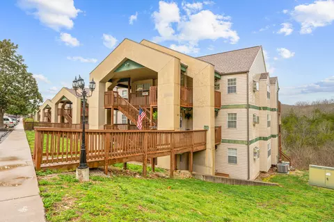 10 Woodpecker Ln #4, Branson, MO 65616