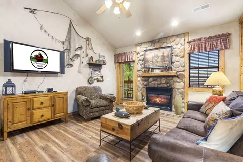 135 Rock Candy Ln, Branson, MO 65616