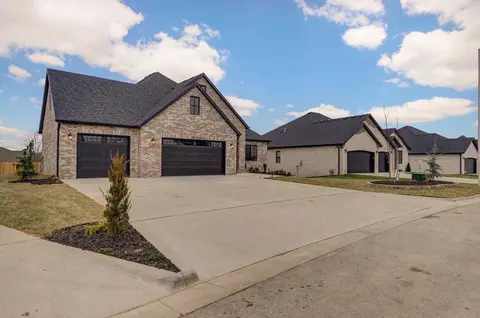 1686 N Marlowe Ave, Springfield, MO 65802 photo 3