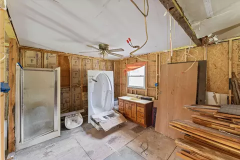 Bath - 175 Ivey St, Shell Knob, MO 65747 photo 1 of 1