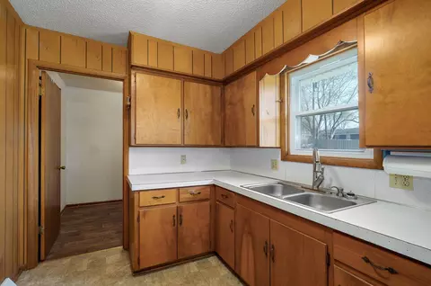 102 E Chrysler Ave, Clever, MO 65631 photo 9