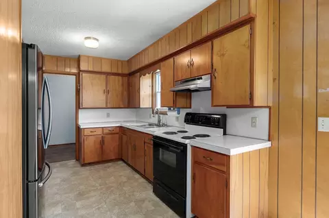 102 E Chrysler Ave, Clever, MO 65631 photo 8