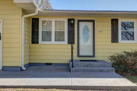 102 E Chrysler Ave, Clever, MO 65631 photo 4