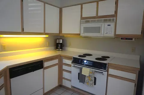 Kitchen - 255 Wimbledon Dr #3, Branson, MO 65616 photo 3 of 4