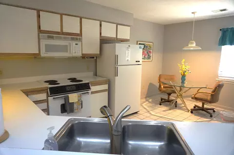 Kitchen - 255 Wimbledon Dr #3, Branson, MO 65616 photo 2 of 4