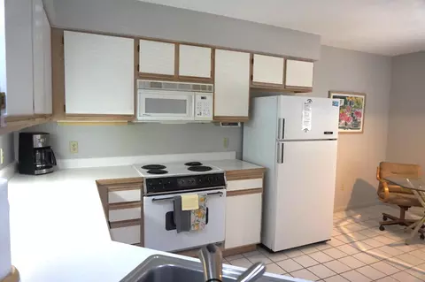 Kitchen - 255 Wimbledon Dr #3, Branson, MO 65616 photo 1 of 4