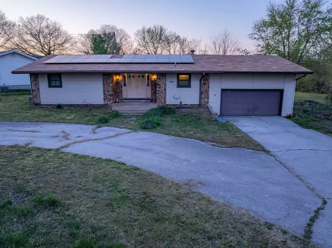 910 E Prairie Ln, Ash Grove, MO 65604 photo 1
