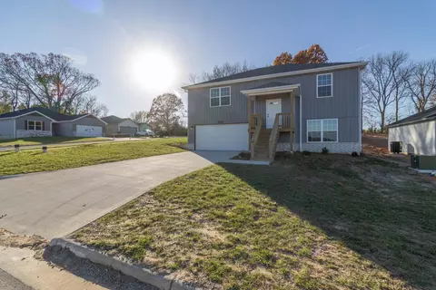 819 Holstein Ln, Marshfield, MO 65706