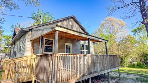 Exterior - 612 E Benton Ave, Ava, MO 65608 photo 6 of 7