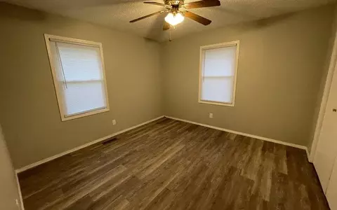 1115 W Elm Arcade St, Springfield, MO 65806 photo 5