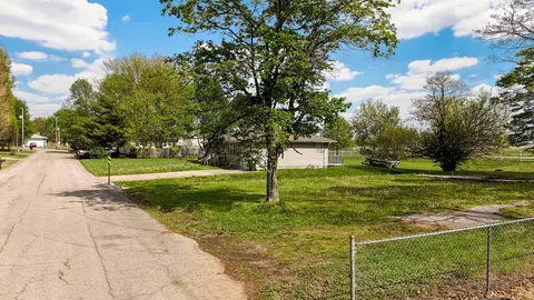 329 E Alice St, Mount Vernon, MO 65712