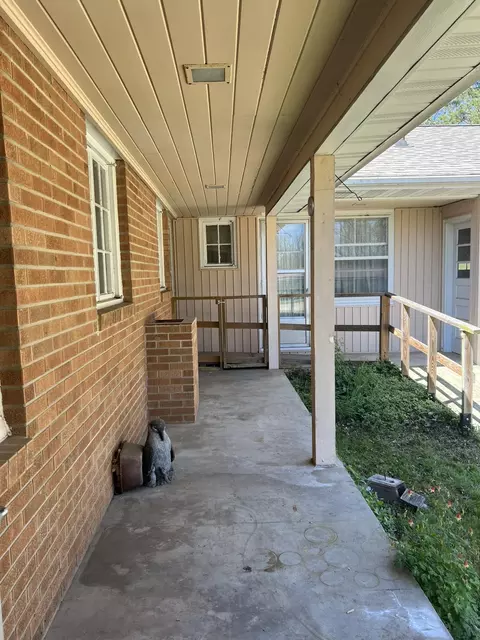 Exterior - 848 Chestnut St, Thayer, MO 65791 photo 4 of 17