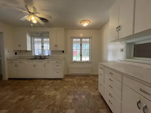 Kitchen - 848 Chestnut St, Thayer, MO 65791 photo 1 of 3