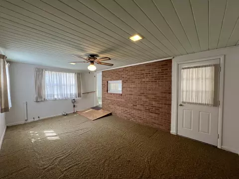 Living - 848 Chestnut St, Thayer, MO 65791 photo 4 of 8